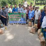 বন্যার্ত কৃষকদের মাঝে উচ্চ ফলনশীল ধান বীজ ও বিভিন্ন ধরণের সবজির বীজ বিতরণ