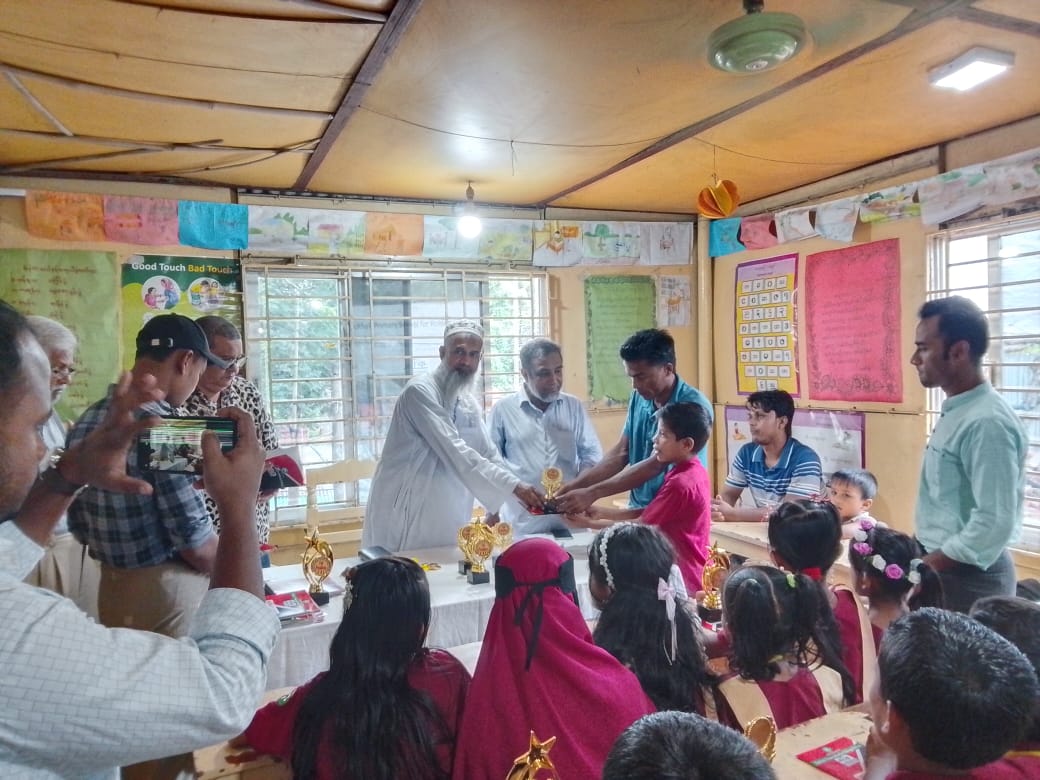 Read more about the article সিনিয়র সহকারী সচিব ও ক্যাম্প ইনচার্জ কর্তৃক উখিয়ার বালুখালিতে প্রাইমারী স্কুল ফর রোহিঙ্গা অরফান কার্যক্রম পরিদর্শ