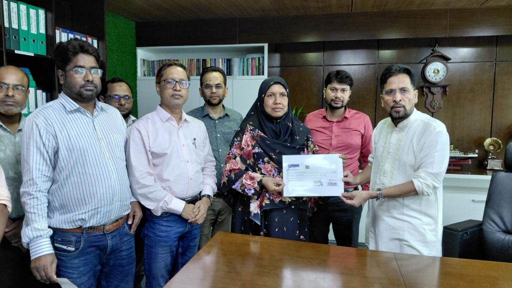 গাক’র আরএমটিপি প্রকল্পের সফল উদ্যোক্তা সুরাইয়া ফারহানা রেশমাকে সংবর্ধনা প্রদান