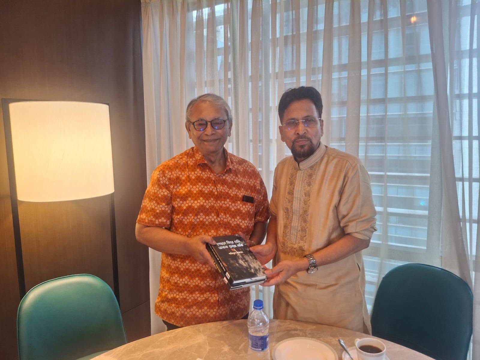 গ্রাম উন্নয়ন কর্ম (গাক) এর নির্বাহী পরিচালক মহোদয়ের সাথে উন্নয়ন বিশেষজ্ঞ জনাব শফিকুল ইসলামের মতবিনিময়